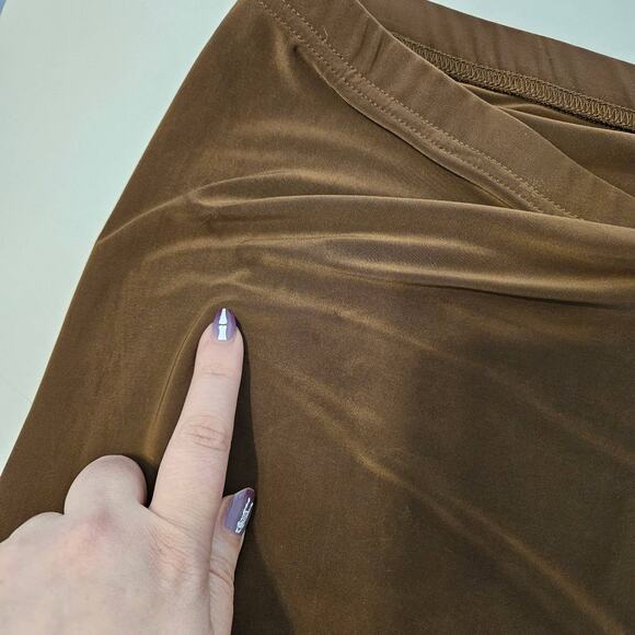 PrettyLittleThings Brown Coffee Cycle Shorts Plus 26 - Picture 7 of 9